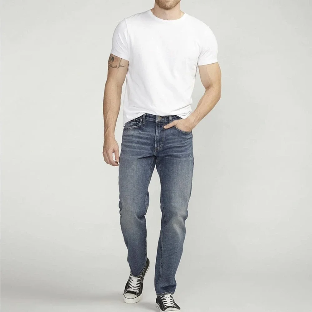 Silver Jeans Co. Eddie Athletic Fit Tapered Leg Jeans NWOT🤍
